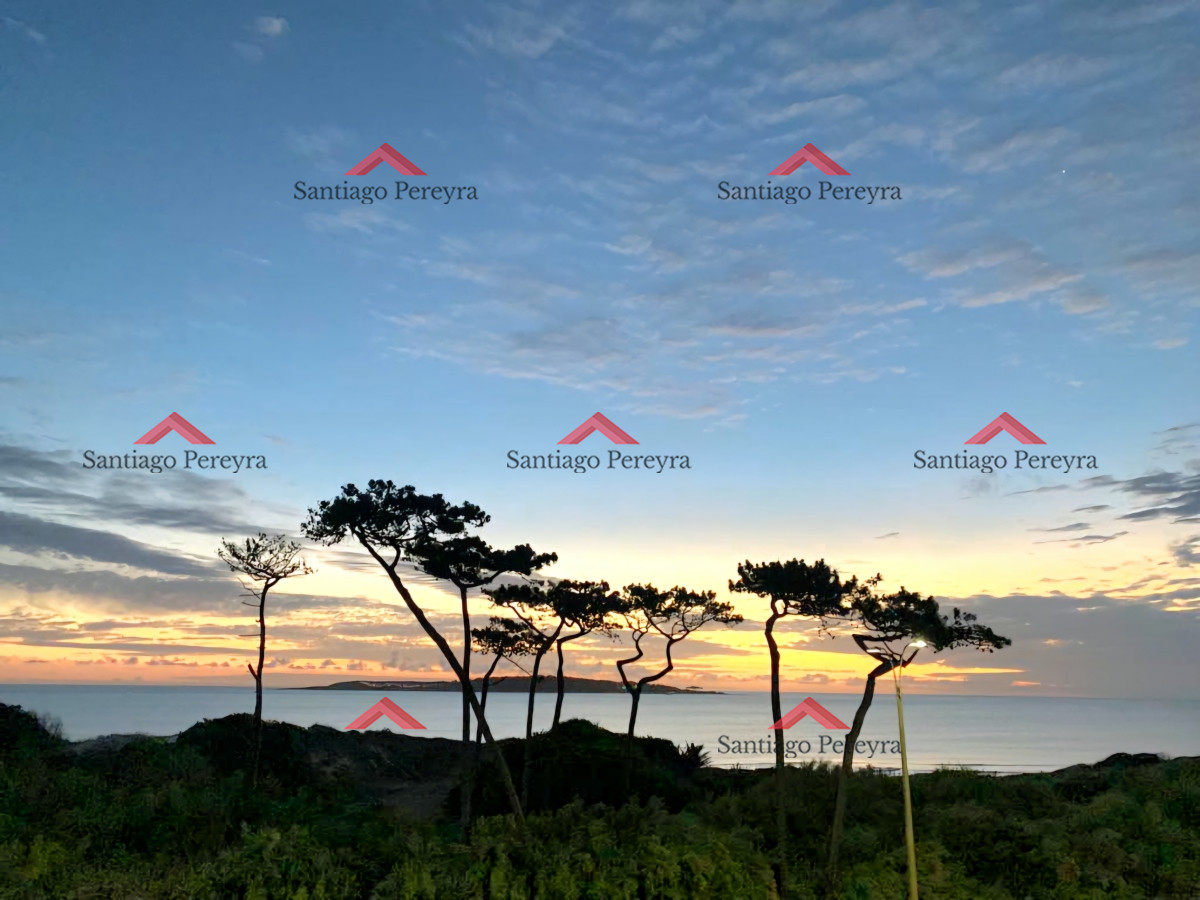 Apartamento ID.16384 - Apartamento 3 dormitorios con estufa a leña y parrillero primera linea Playa Mansa