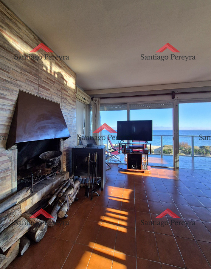 Apartamento ID.16746 - Apartamento 2 dormitorios Vista infinita al mar primera línea con estufa a leña esquinero al oeste garage Playa Mansa Punta del Este