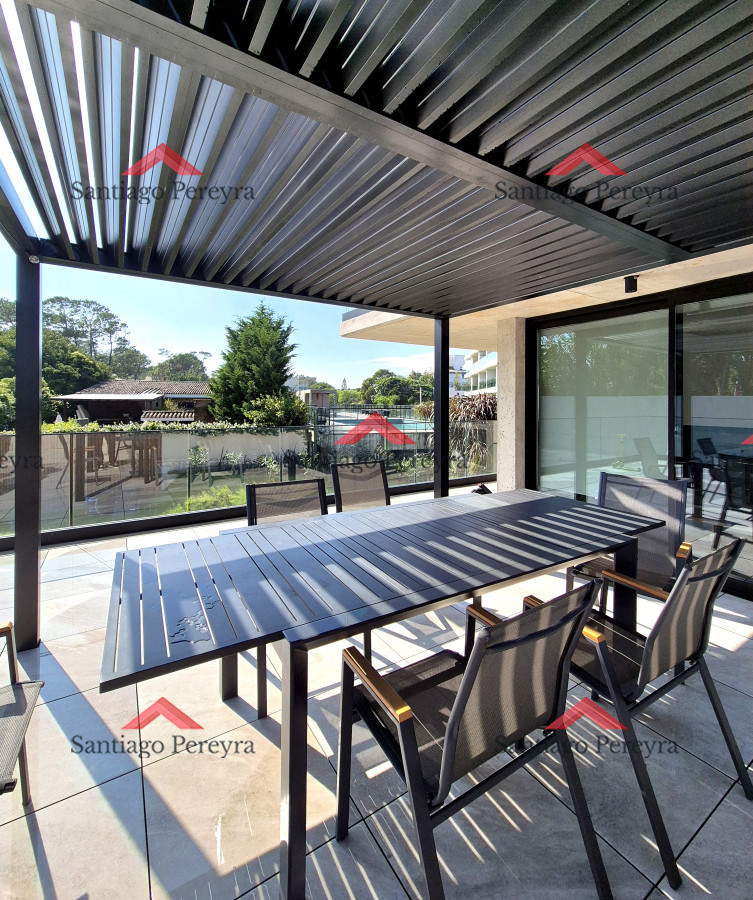 Apartamento ID.16156 - Apartamento de 2 dormitorios con parrillero a estrenar primera linea Playa Mansa, Punta del Este 