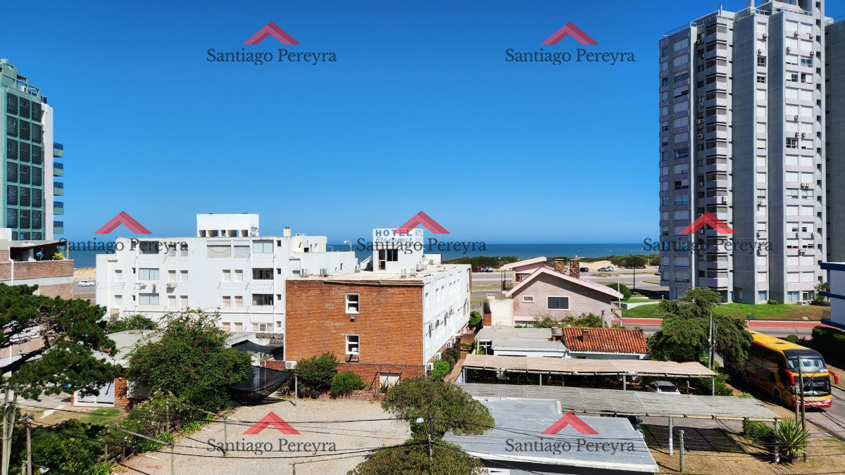 Apartamento ID.14364 - Apartamento 2 dormitorios en Playa Brava a 50mts del mar