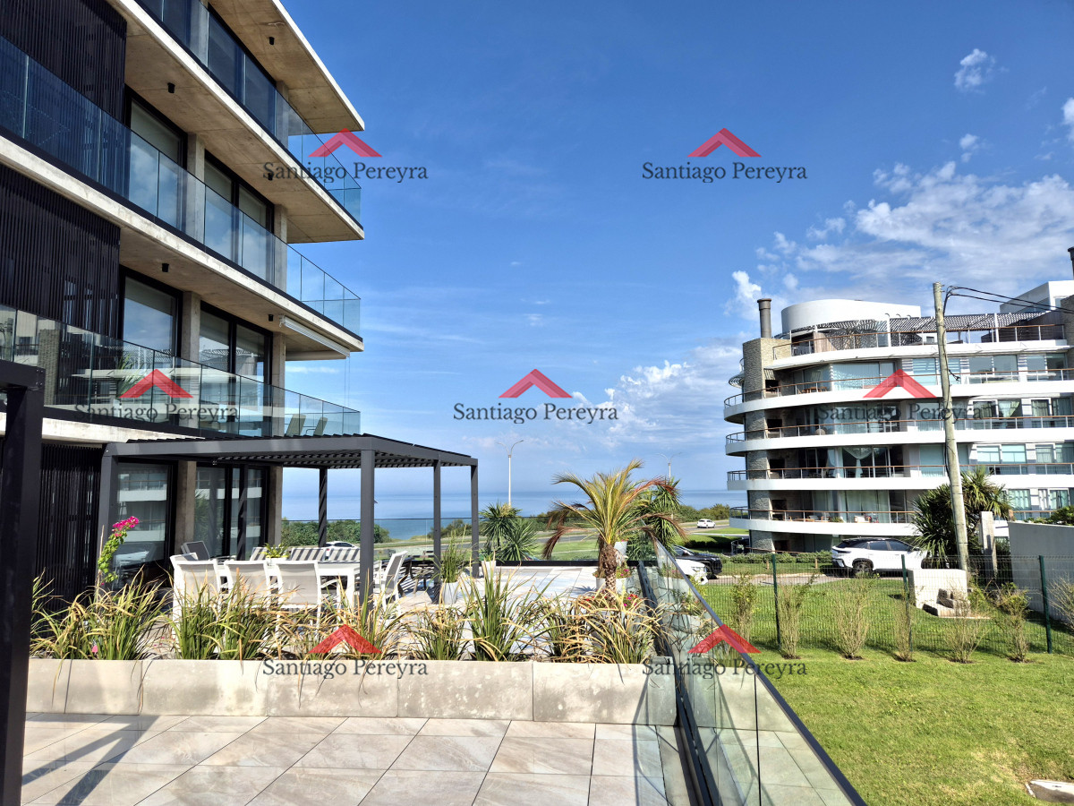 Apartamento ID.16156 - Apartamento de 2 dormitorios con parrillero a estrenar primera linea Playa Mansa, Punta del Este 