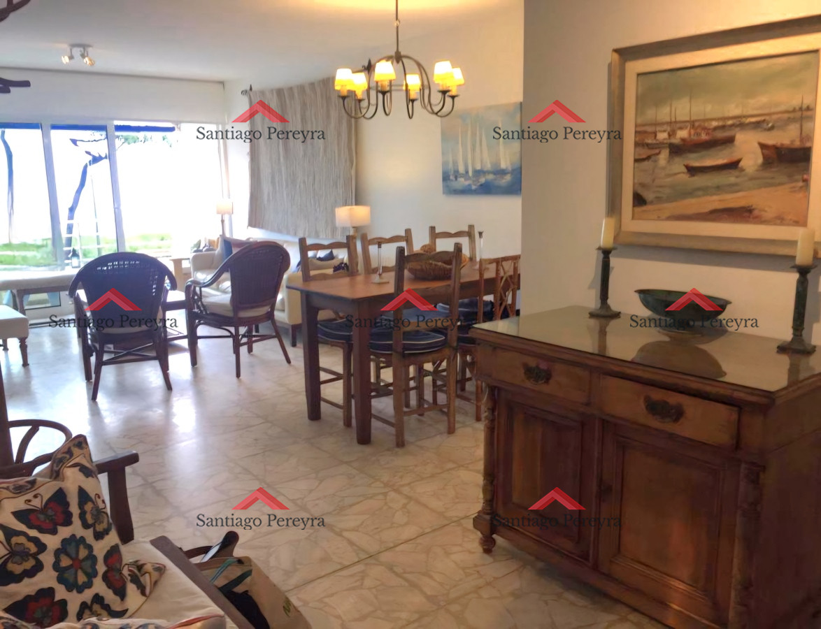 Apartamento ID.16384 - Apartamento 3 dormitorios con estufa a leña y parrillero primera linea Playa Mansa