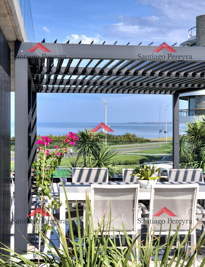 Apartamento ID.16156 - Apartamento de 2 dormitorios con parrillero a estrenar primera linea Playa Mansa, Punta del Este 