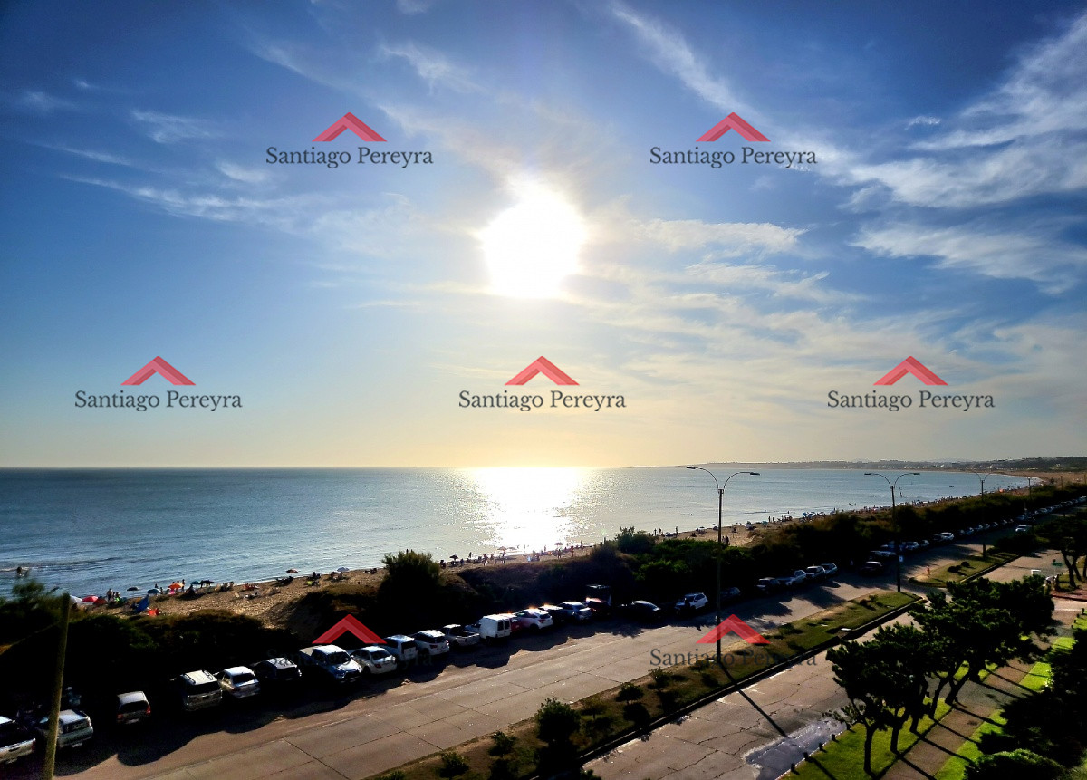 Apartamento ID.16746 - Apartamento 2 dormitorios Vista infinita al mar primera línea con estufa a leña esquinero al oeste garage Playa Mansa Punta del Este