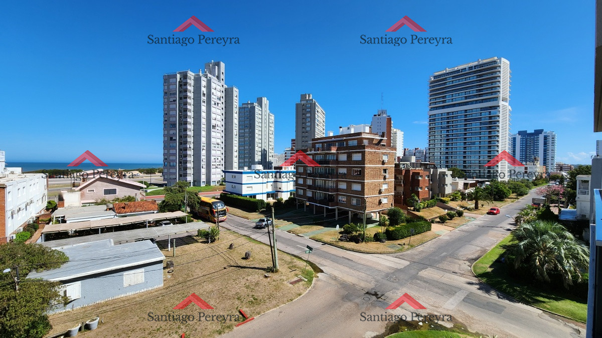 Apartamento ID.14364 - Apartamento 2 dormitorios en Playa Brava a 50mts del mar