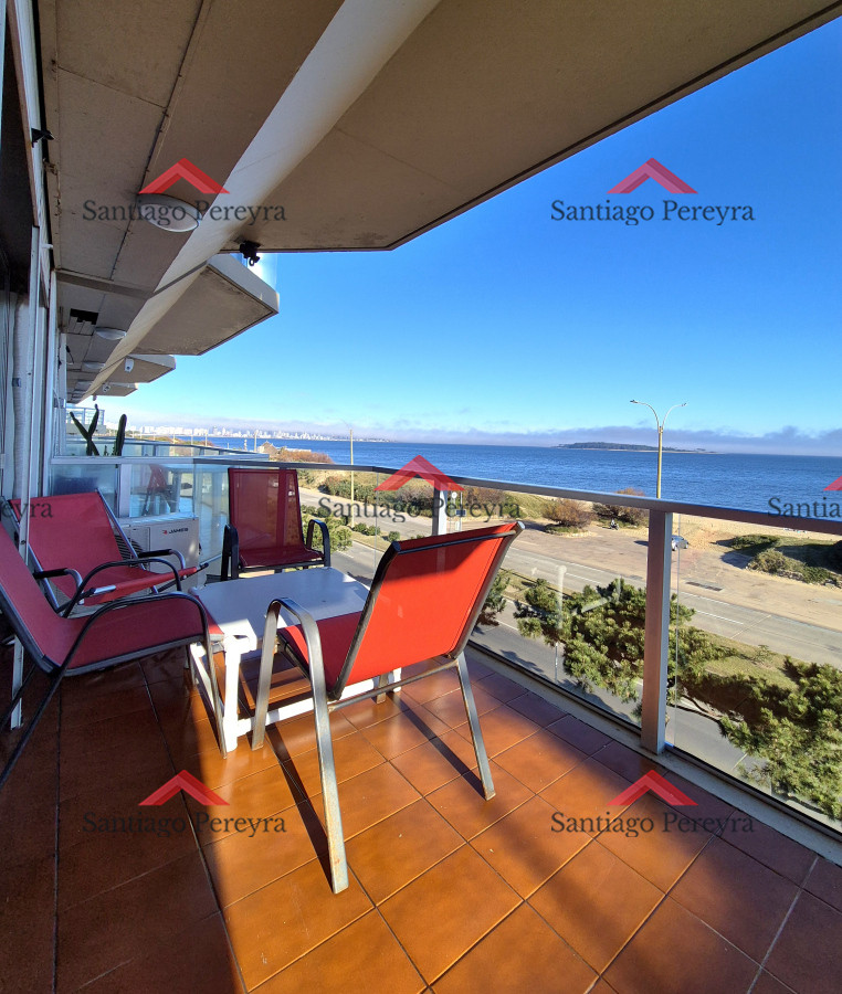 Apartamento ID.16746 - Apartamento 2 dormitorios Vista infinita al mar primera línea con estufa a leña esquinero al oeste garage Playa Mansa Punta del Este