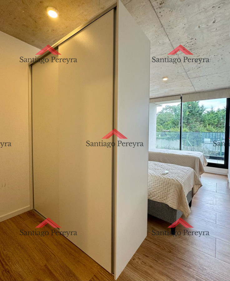 Apartamento ID.16156 - Apartamento de 2 dormitorios con parrillero a estrenar primera linea Playa Mansa, Punta del Este 