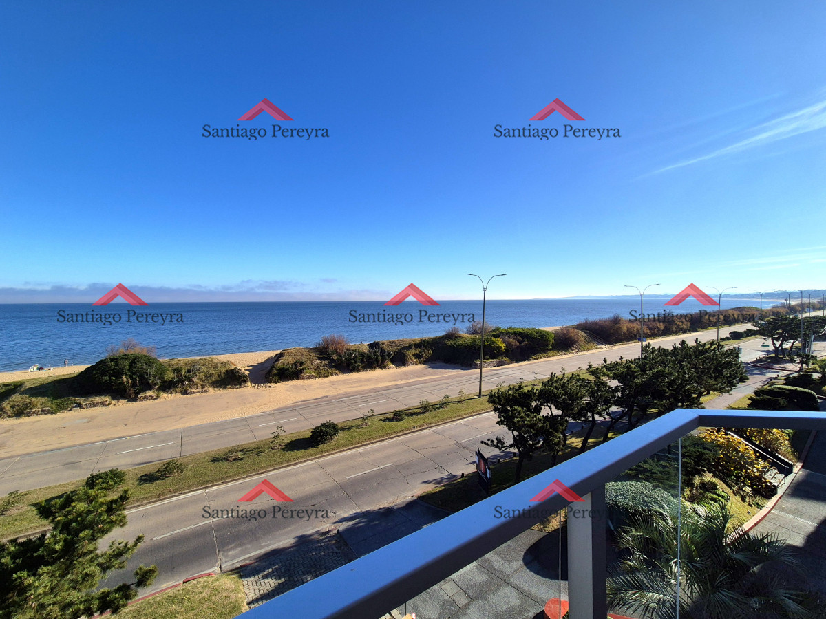 Apartamento ID.16746 - Apartamento 2 dormitorios Vista infinita al mar primera línea con estufa a leña esquinero al oeste garage Playa Mansa Punta del Este