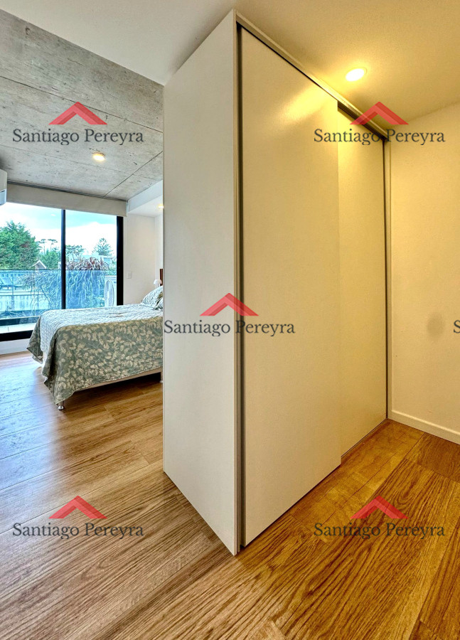 Apartamento ID.16156 - Apartamento de 2 dormitorios con parrillero a estrenar primera linea Playa Mansa, Punta del Este 