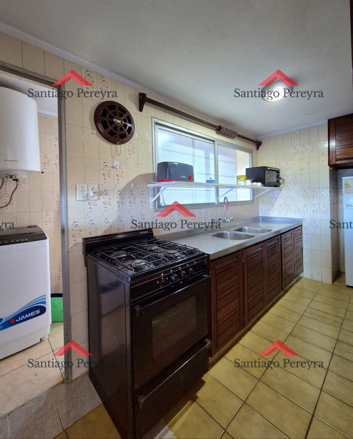 Apartamento ID.16746 - Apartamento 2 dormitorios Vista infinita al mar primera línea con estufa a leña esquinero al oeste garage Playa Mansa Punta del Este