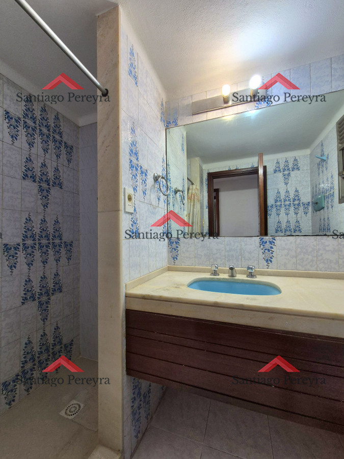 Apartamento ID.16746 - Apartamento 2 dormitorios Vista infinita al mar primera línea con estufa a leña esquinero al oeste garage Playa Mansa Punta del Este