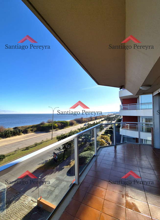 Apartamento ID.16746 - Apartamento 2 dormitorios Vista infinita al mar primera línea con estufa a leña esquinero al oeste garage Playa Mansa Punta del Este
