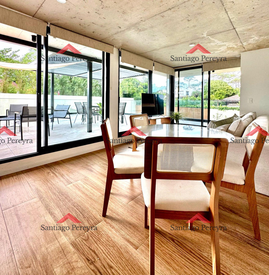 Apartamento ID.16156 - Apartamento de 2 dormitorios con parrillero a estrenar primera linea Playa Mansa, Punta del Este 