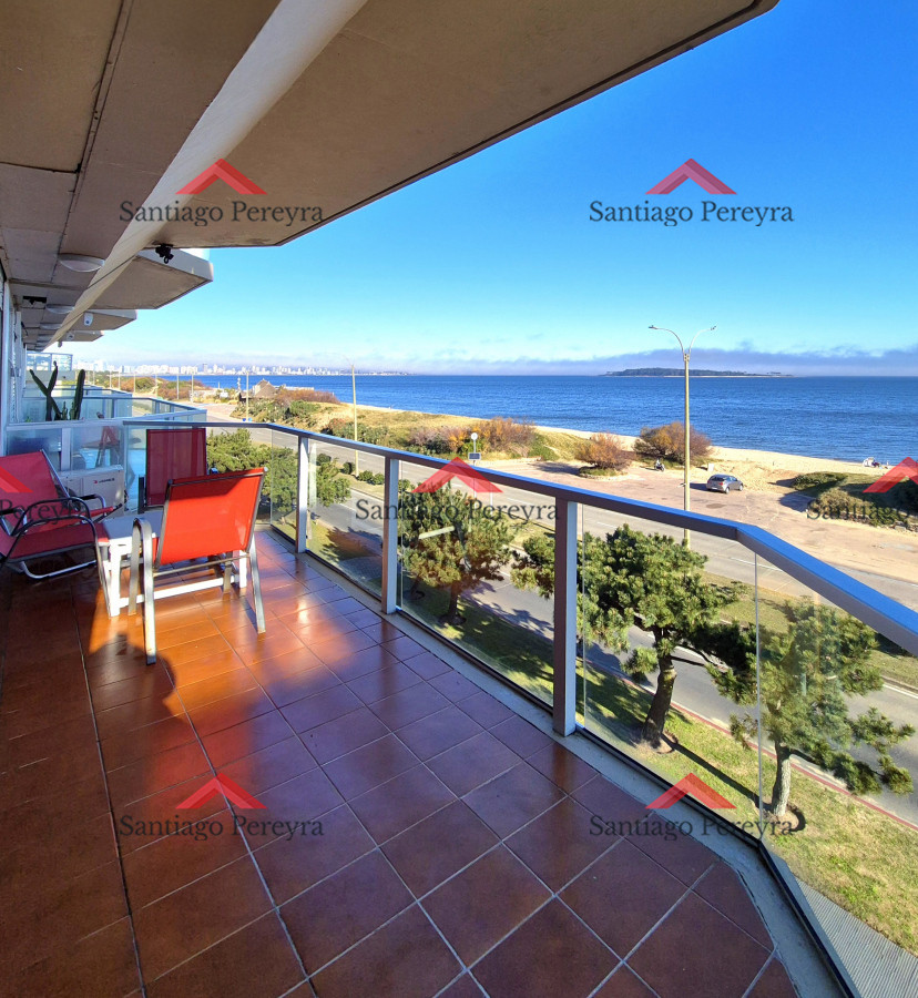 Apartamento ID.16746 - Apartamento 2 dormitorios Vista infinita al mar primera línea con estufa a leña esquinero al oeste garage Playa Mansa Punta del Este