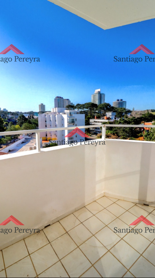 Apartamento ID.15966 - Apartamento 2 dormitorios con garage y servicios Punta del Este