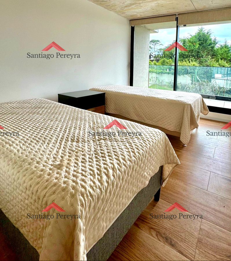 Apartamento ID.16156 - Apartamento de 2 dormitorios con parrillero a estrenar primera linea Playa Mansa, Punta del Este 