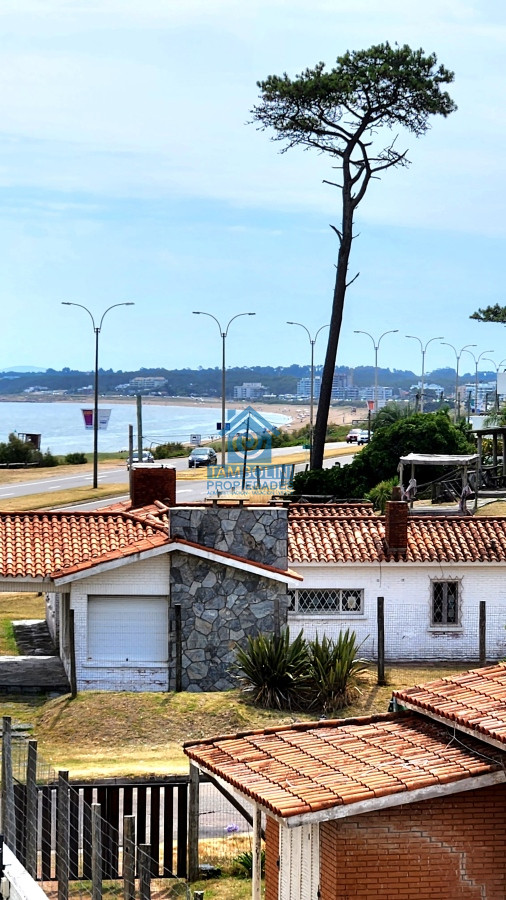 Apartamento ID.1161 - Espectacular vista franca al mar con parrillero y estufa a leña Playa Mansa Punta del Este