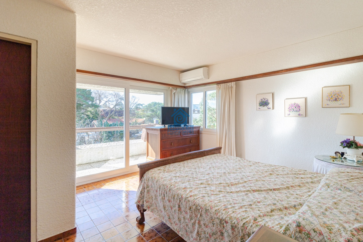 Apartamento ID.1161 - Espectacular vista franca al mar con parrillero y estufa a leña Playa Mansa Punta del Este