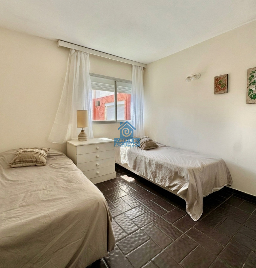 Apartamento ID.1060 - Oportunidad 2 dormitorios con balcón primera línea Playa Mansa 