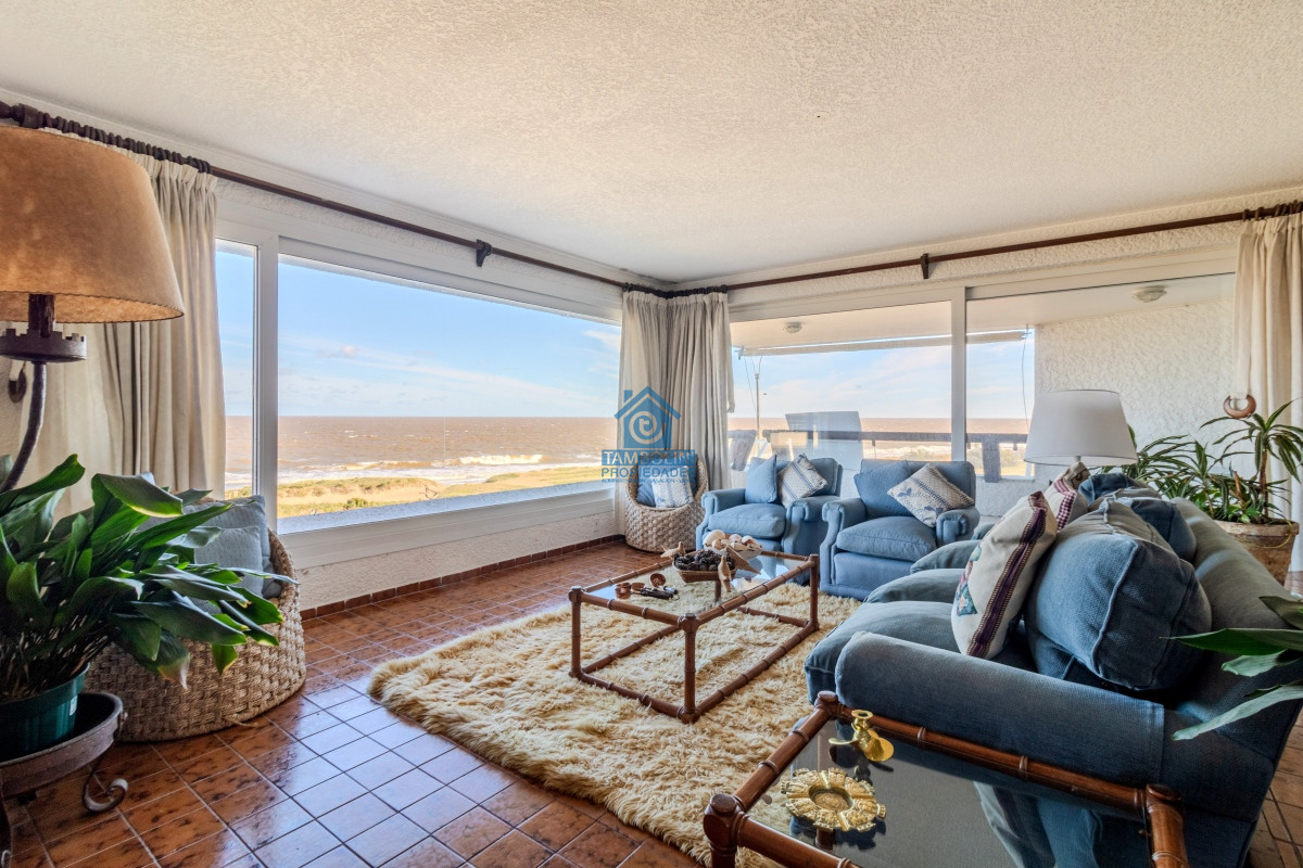 Apartamento ID.1161 - Espectacular vista franca al mar con parrillero y estufa a leña Playa Mansa Punta del Este
