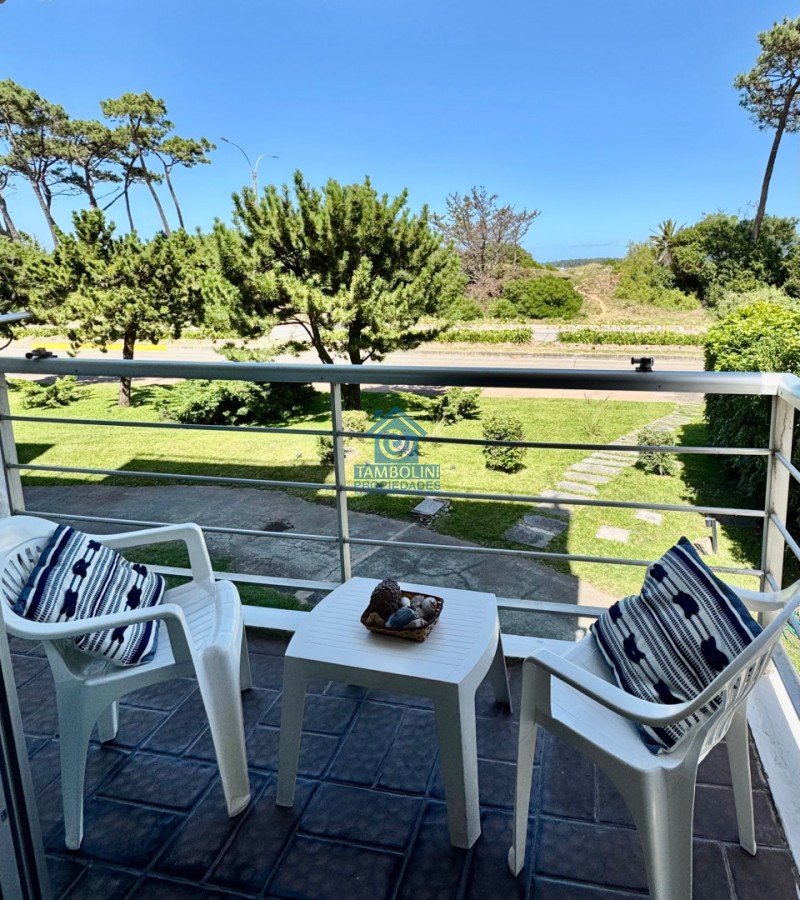 Apartamento ID.1060 - Oportunidad 2 dormitorios con balcón primera línea Playa Mansa 