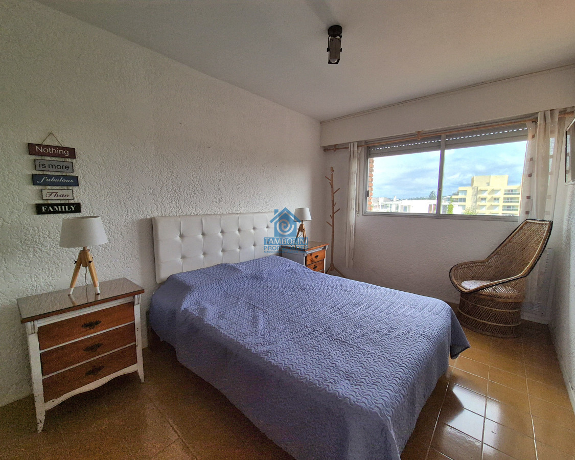 Apartamento ID.757 - Alquiler anual  2 dormitorios terraza cochera primera linea Playa Mansa