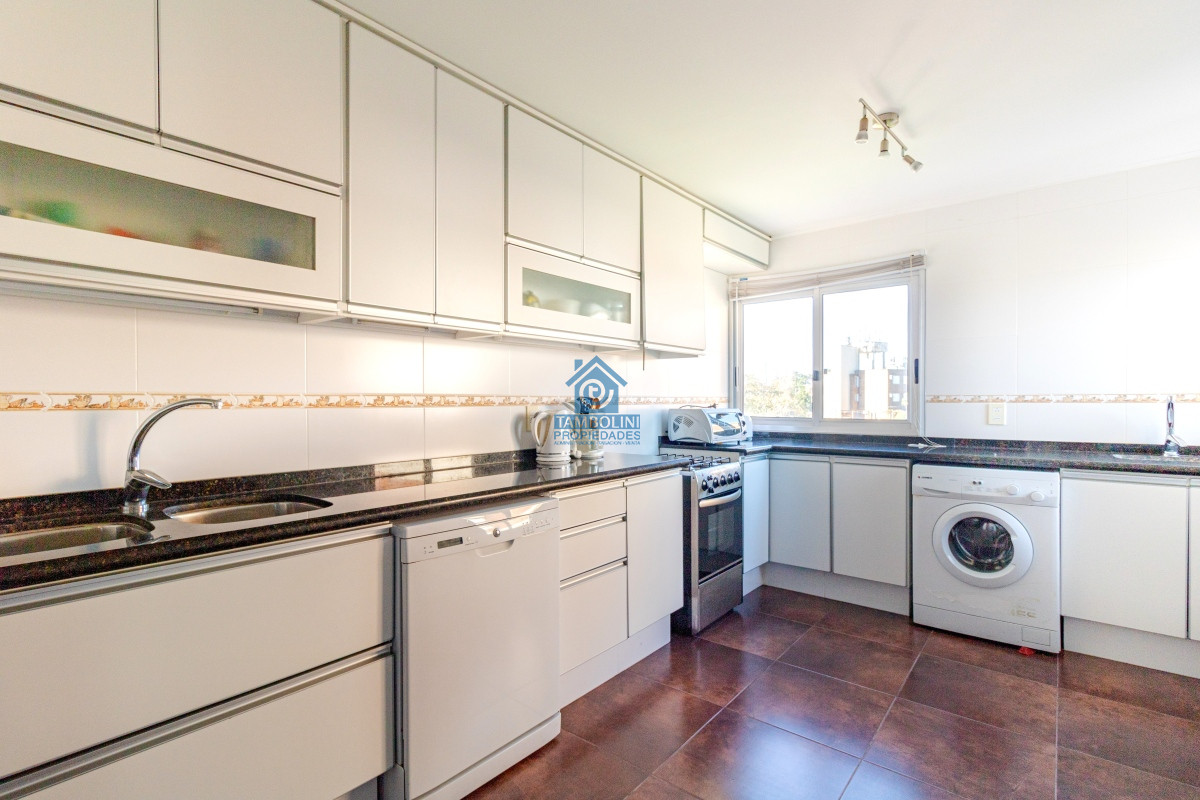 Apartamento ID.1161 - Espectacular vista franca al mar con parrillero y estufa a leña Playa Mansa Punta del Este