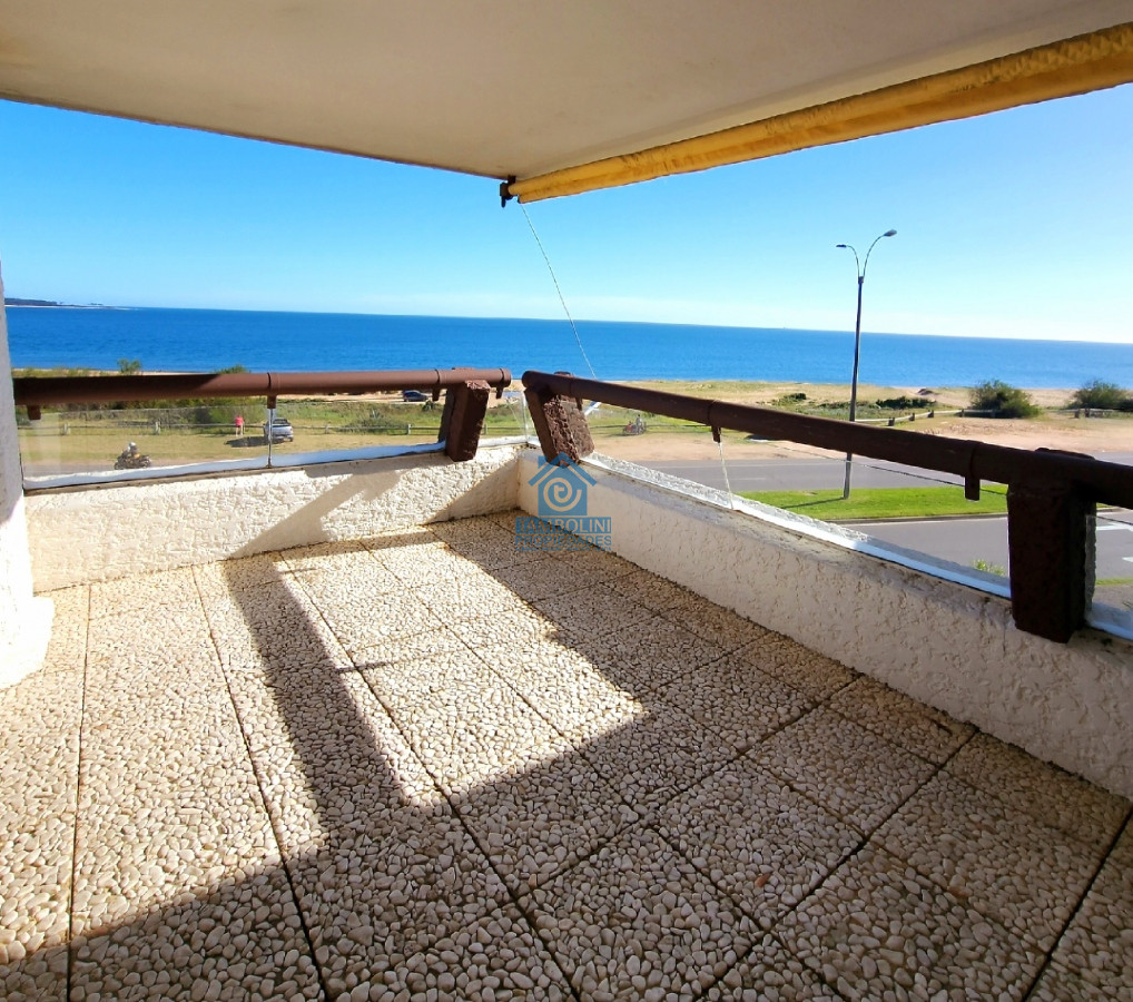 Apartamento ID.1161 - Espectacular vista franca al mar con parrillero y estufa a leña Playa Mansa Punta del Este