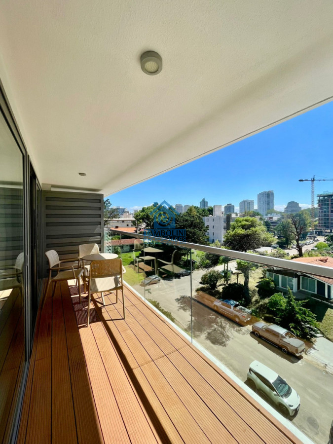 Apartamento ID.1087 - Oportunidad 1 dormitorio y medio con vista, balcón y servicios en Aidy Grill Punta del Este