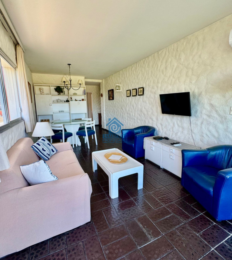 Apartamento ID.1060 - Oportunidad 2 dormitorios con balcón primera línea Playa Mansa 