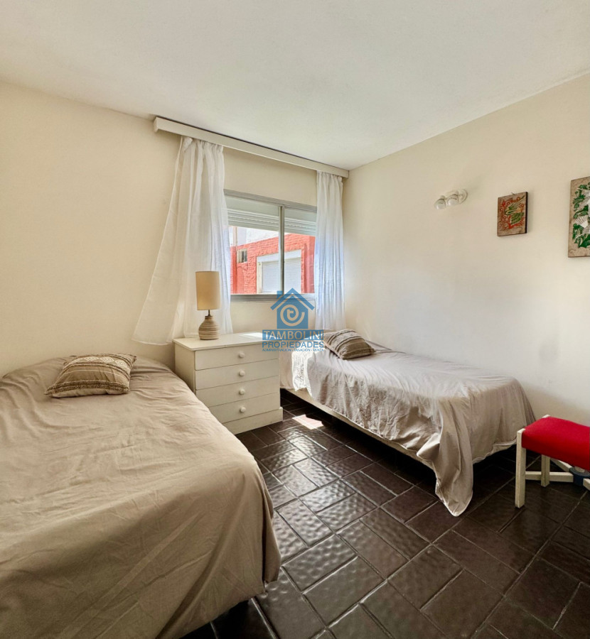 Apartamento ID.1060 - Oportunidad 2 dormitorios con balcón primera línea Playa Mansa 