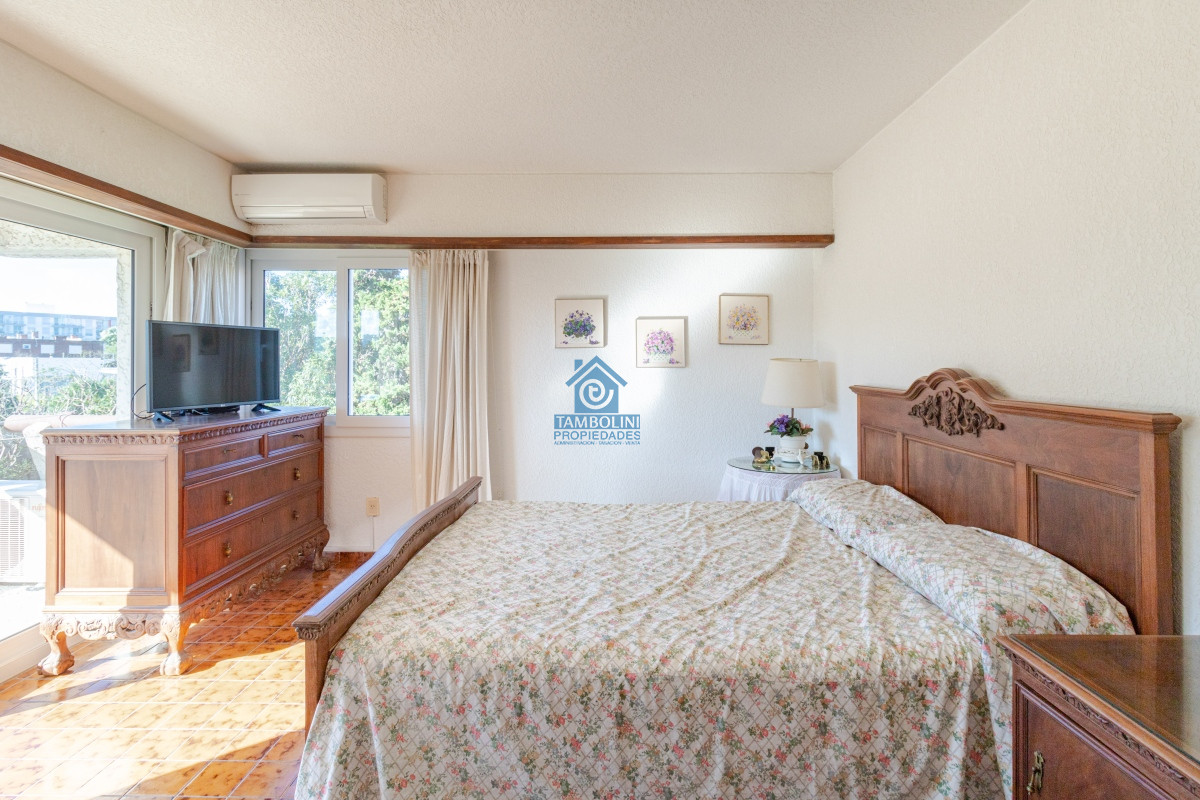 Apartamento ID.1161 - Espectacular vista franca al mar con parrillero y estufa a leña Playa Mansa Punta del Este