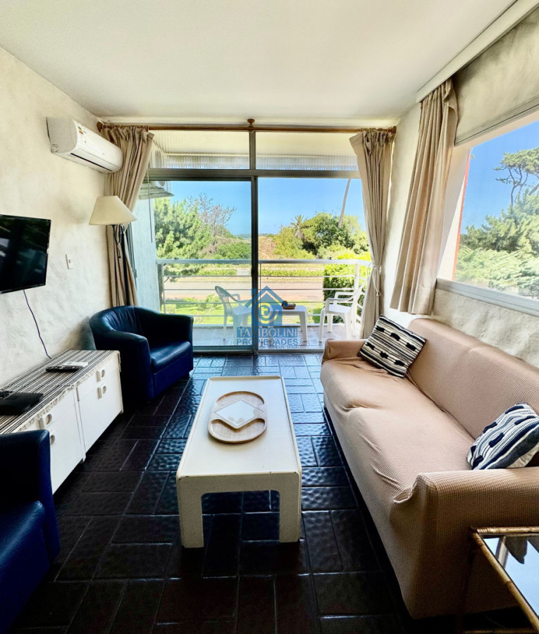 Apartamento ID.1060 - Oportunidad 2 dormitorios con balcón primera línea Playa Mansa 
