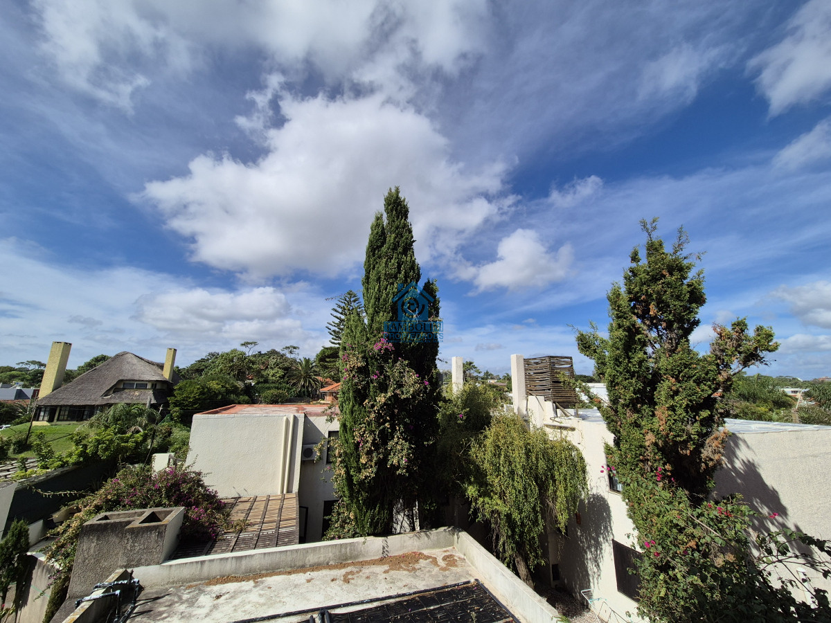 Apartamento ID.757 - Alquiler anual  2 dormitorios terraza cochera primera linea Playa Mansa