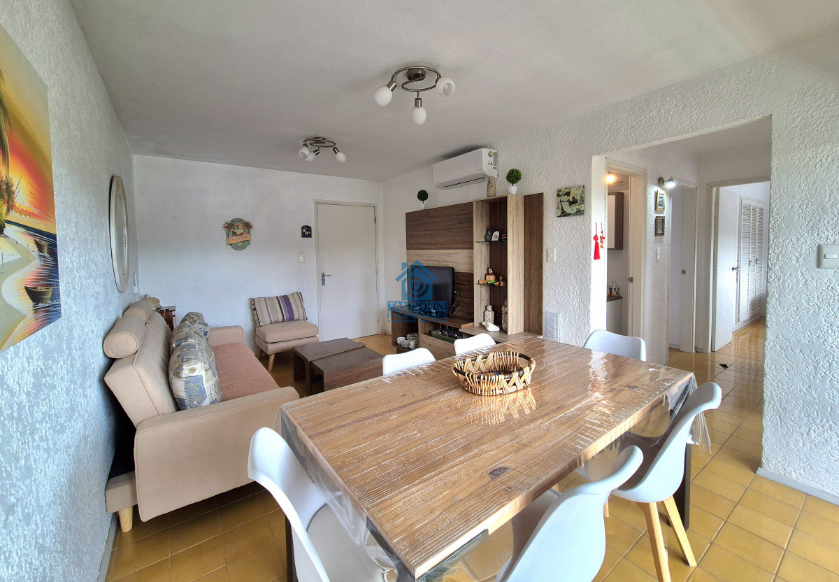 Apartamento ID.757 - Alquiler anual  2 dormitorios terraza cochera primera linea Playa Mansa