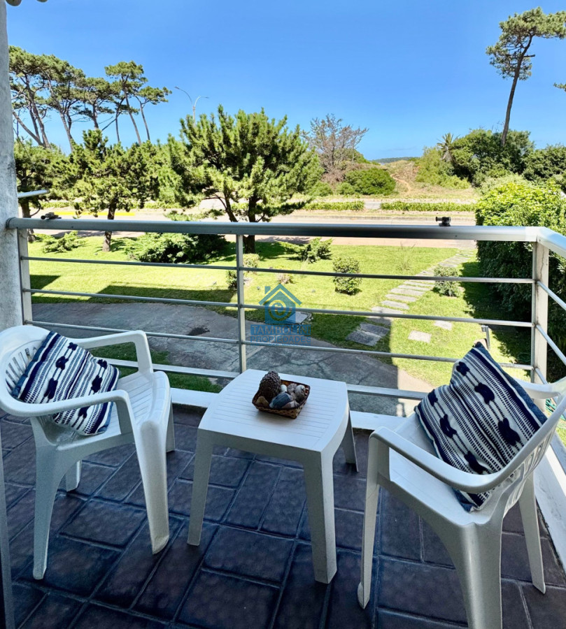 Apartamento ID.1060 - Oportunidad 2 dormitorios con balcón primera línea Playa Mansa 