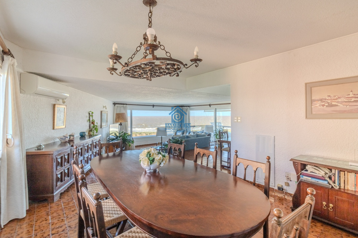 Apartamento ID.1161 - Espectacular vista franca al mar con parrillero y estufa a leña Playa Mansa Punta del Este