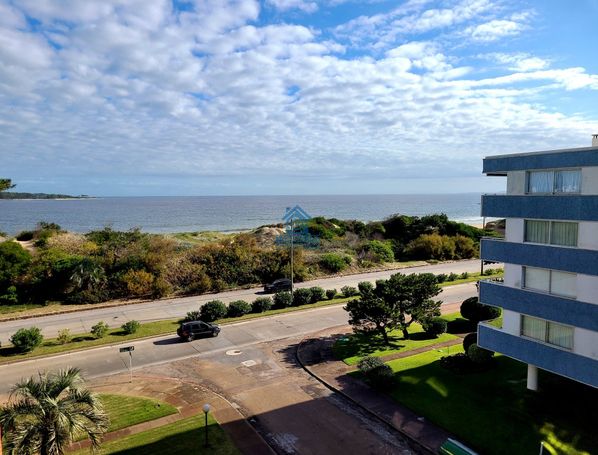Apartamento ID.503 - Oportunidad apartamento en venta vista al mar terraza parrillero Playa Mansa