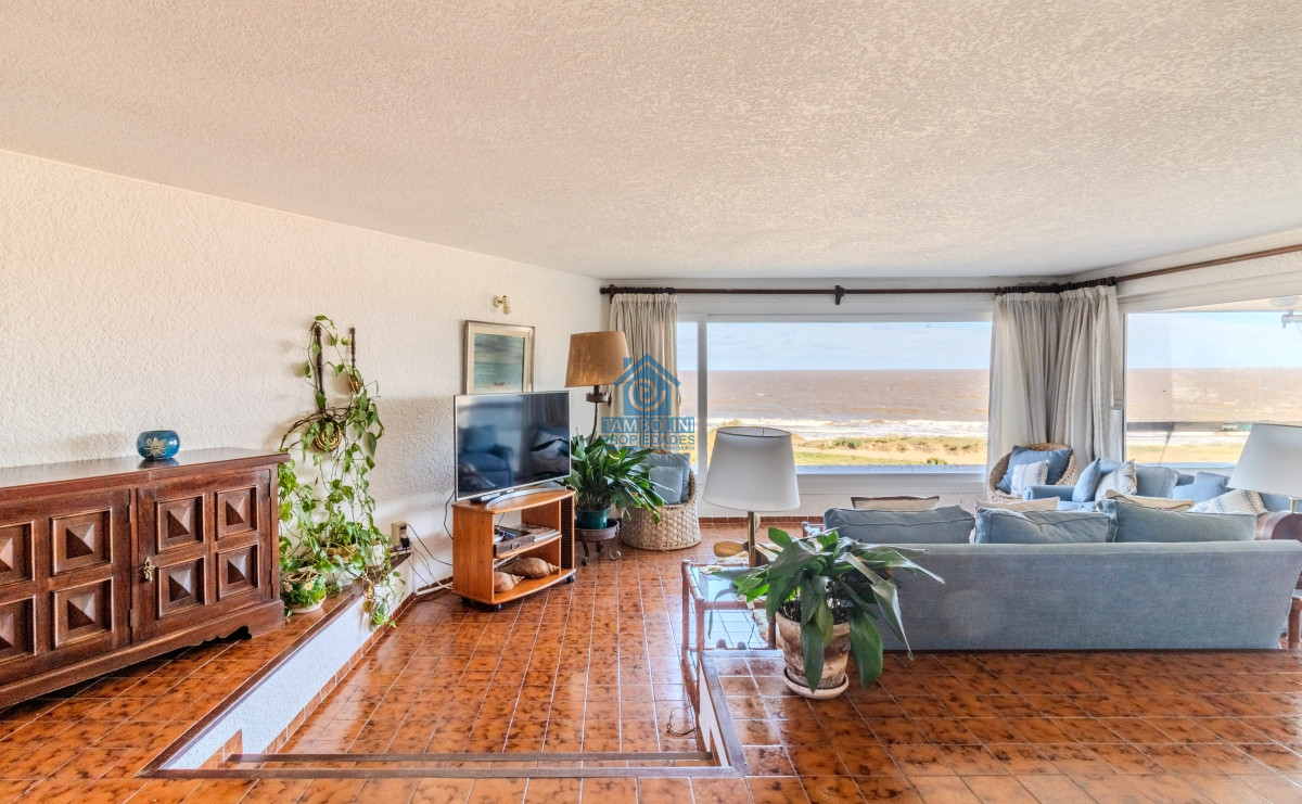 Apartamento ID.1161 - Espectacular vista franca al mar con parrillero y estufa a leña Playa Mansa Punta del Este