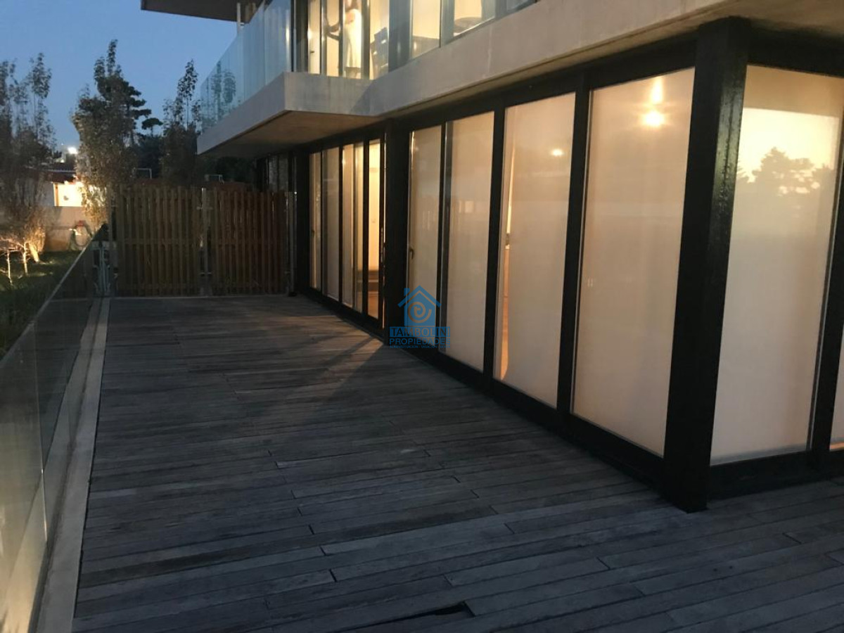 Apartamento ID.128 - 2 Dormitorios, terraza y cochera frente al mar