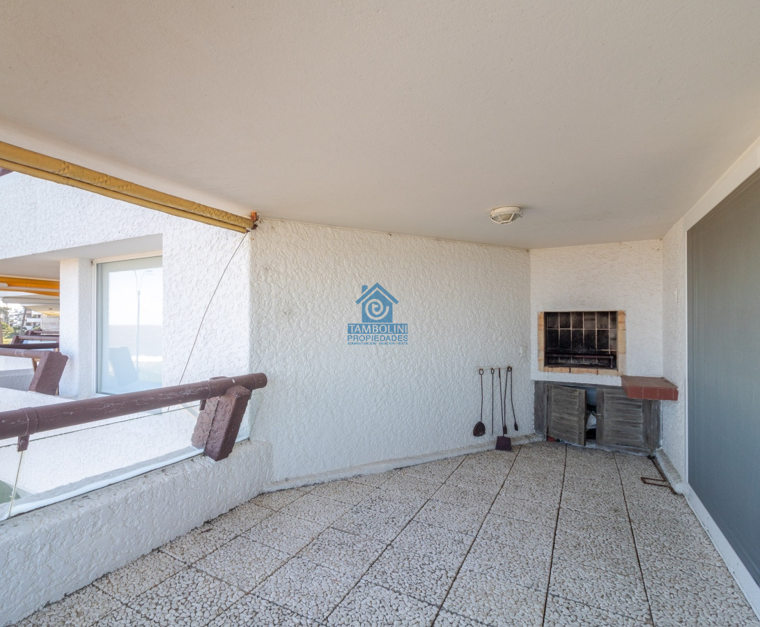 Apartamento ID.1161 - Espectacular vista franca al mar con parrillero y estufa a leña Playa Mansa Punta del Este