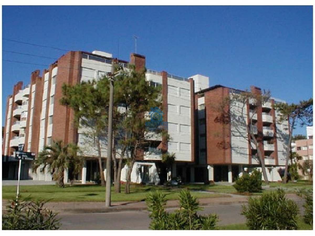 Apartamento ID.503 - Oportunidad apartamento en venta vista al mar terraza parrillero Playa Mansa
