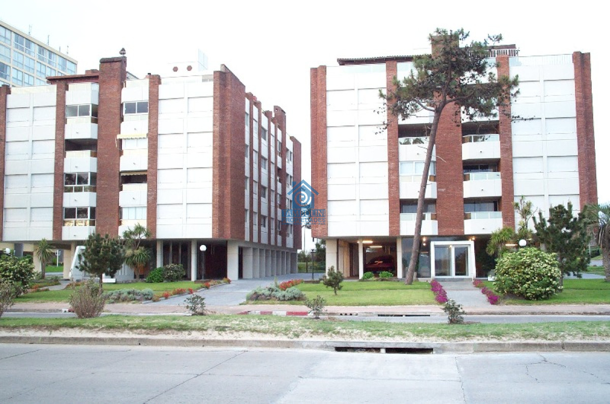 Apartamento ID.503 - Oportunidad apartamento en venta vista al mar terraza parrillero Playa Mansa