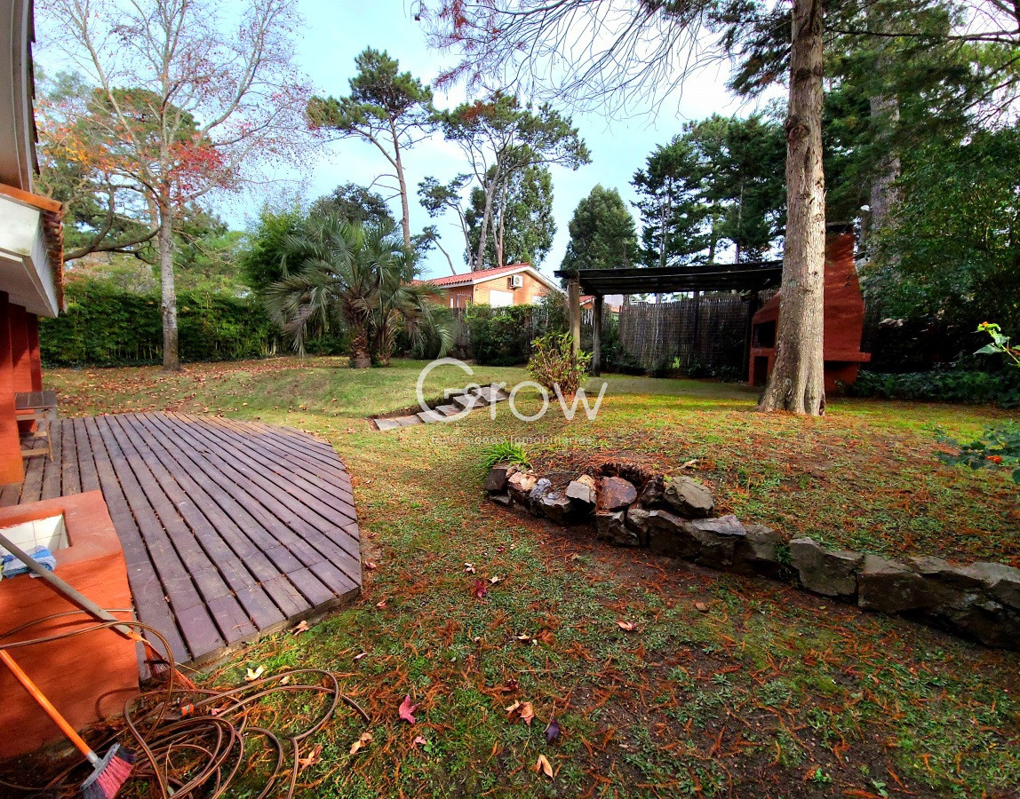 Casa ID.2429 - Anual Casa 3 dormitorios reciclada en Cantegril Playa Mansa Punta del Este