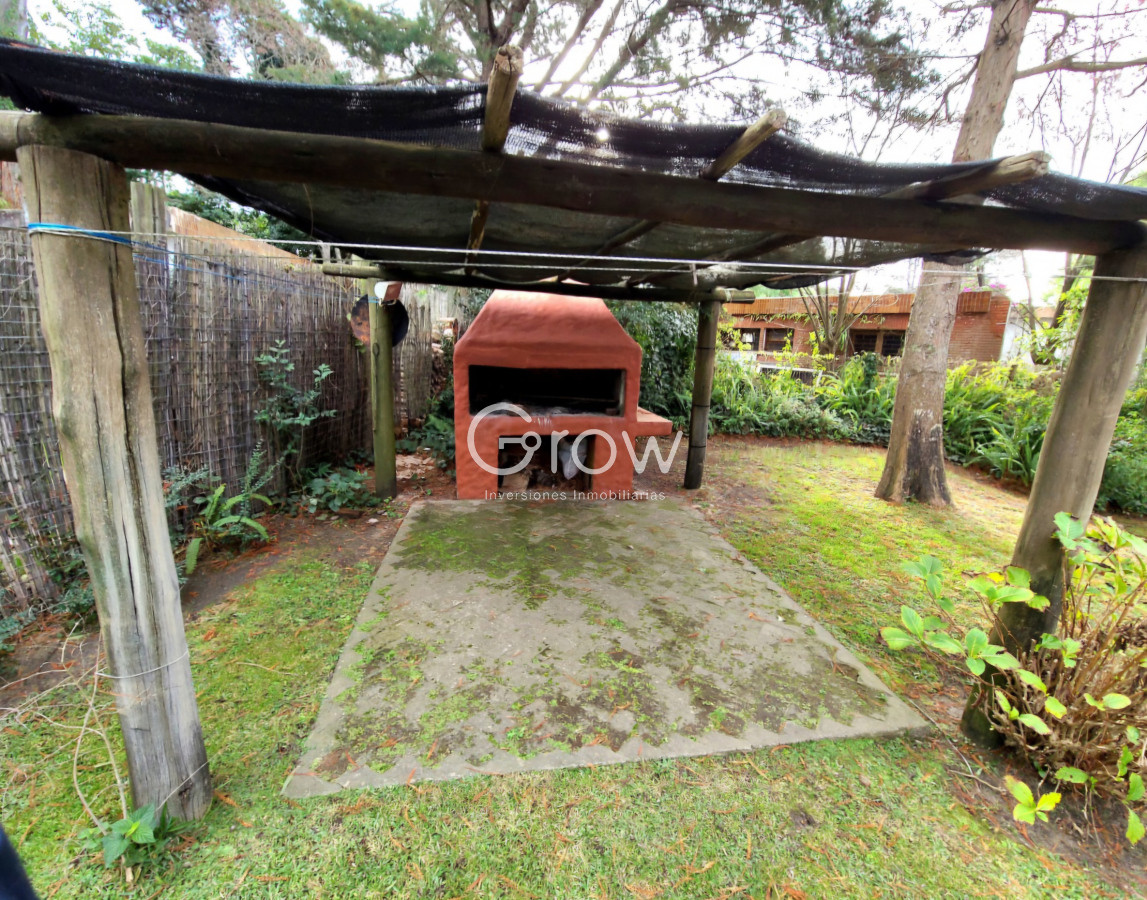 Casa ID.2429 - Anual Casa 3 dormitorios reciclada en Cantegril Playa Mansa Punta del Este