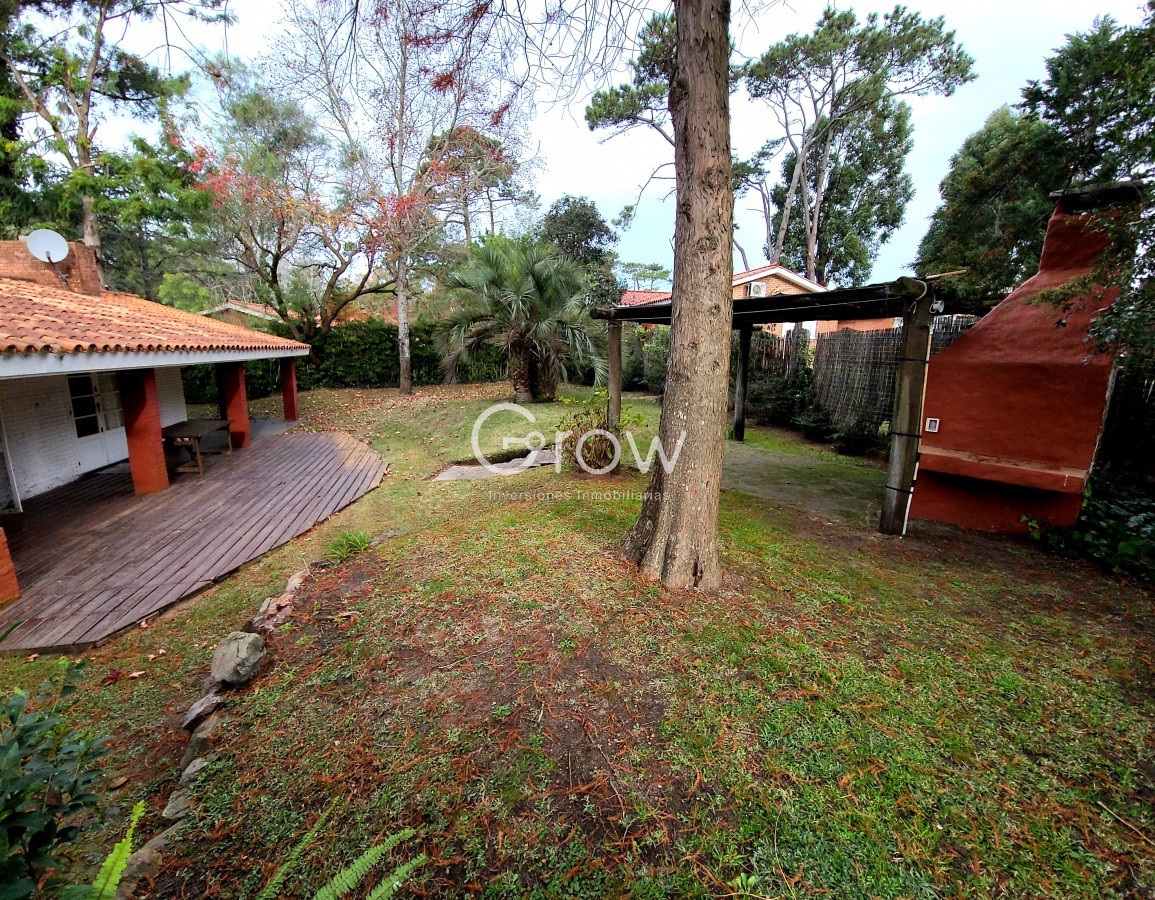Casa ID.2429 - Anual Casa 3 dormitorios reciclada en Cantegril Playa Mansa Punta del Este