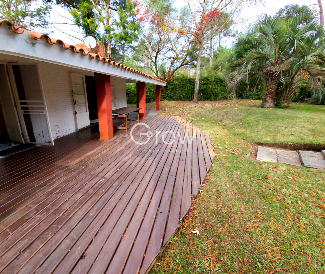 Casa ID.2429 - Anual Casa 3 dormitorios reciclada en Cantegril Playa Mansa Punta del Este