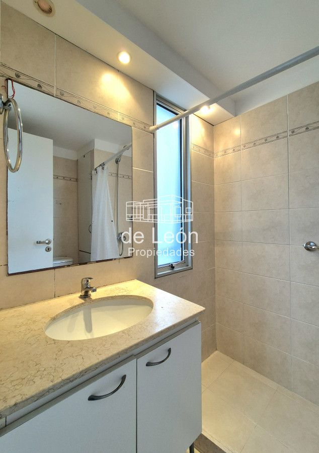 Apartamento ID.15265 - Oportunidad apartamento moderno piso alto 3 dormitorios 2 baños terraza con vista al mar garage venta Punta del Este Jardines del Country