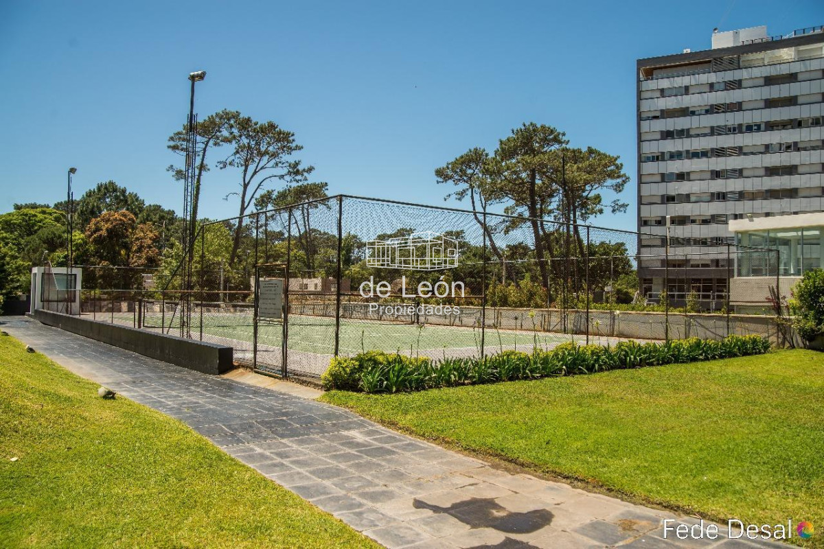 Apartamento ID.15265 - Oportunidad apartamento moderno piso alto 3 dormitorios 2 baños terraza con vista al mar garage venta Punta del Este Jardines del Country