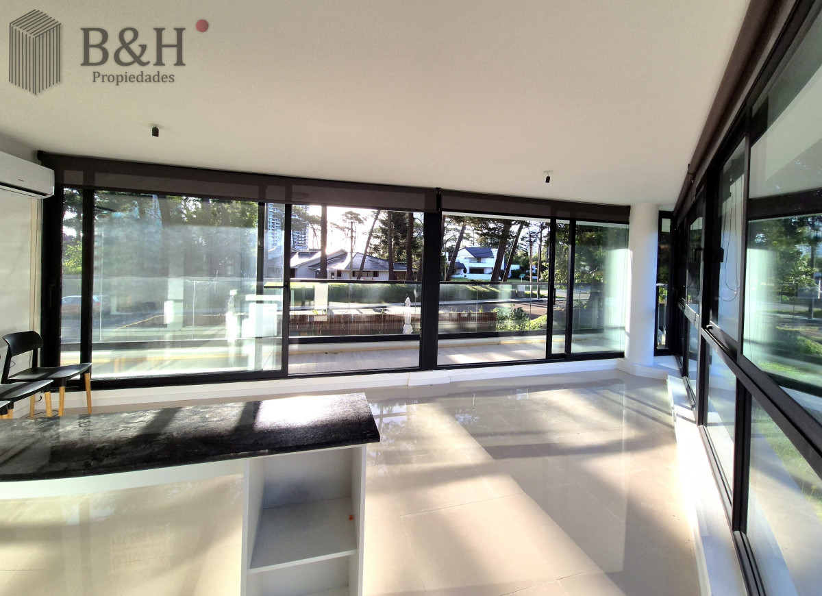 Apartamento ID.4283 - Alquiler anual apartamento 2 dormitorios con parrillero a estrenar 200mts del mar Playa Mansa